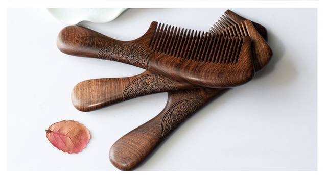 1pc Natural Sandalwood Combs Solid Wood Carving Combs Anti-Static Beard Comb Handicraft Hair Styling Wide Tooth And Narrow Tooth